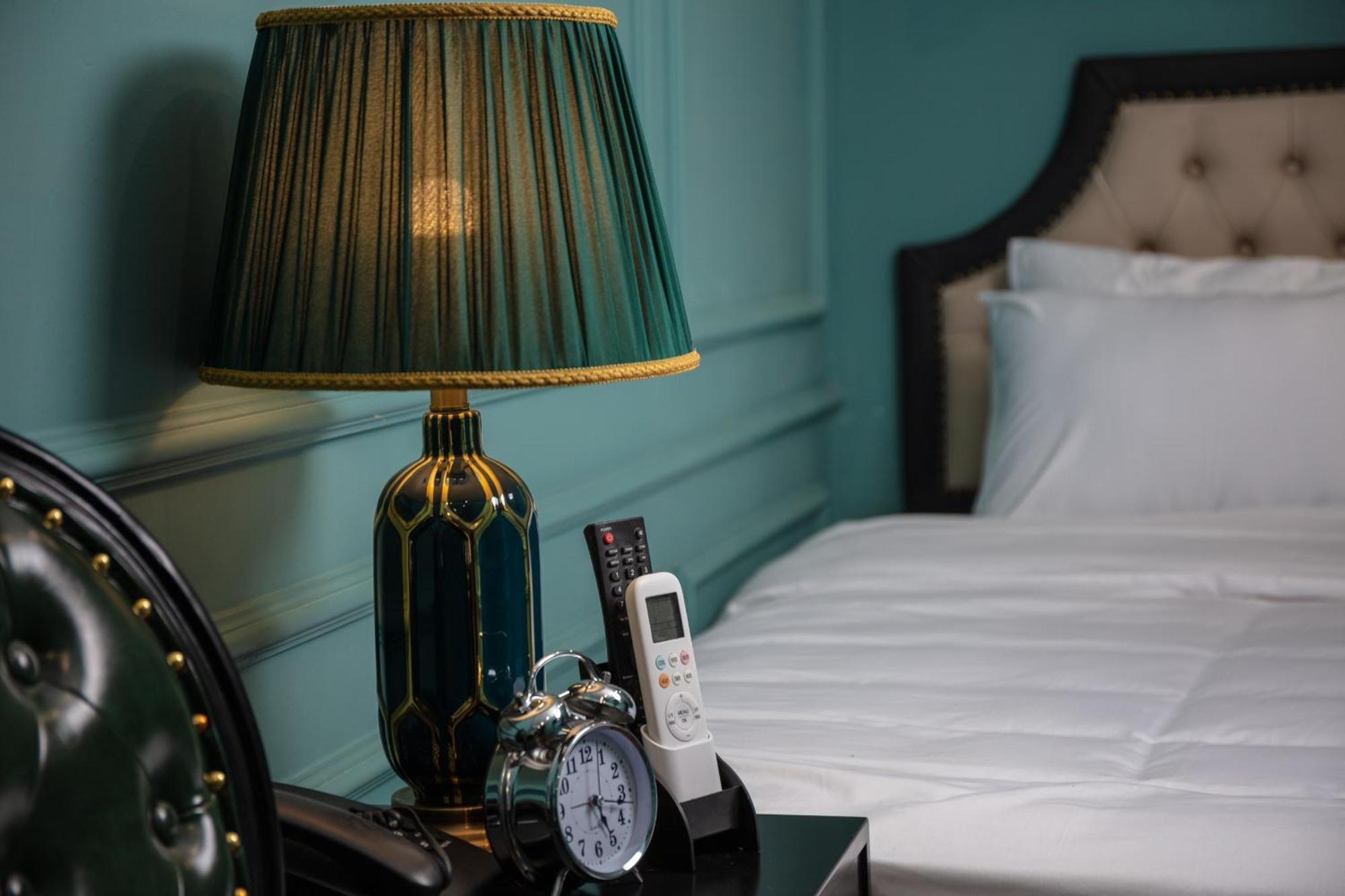 Madelise Palace Hotel & Travel Hanoï Extérieur photo