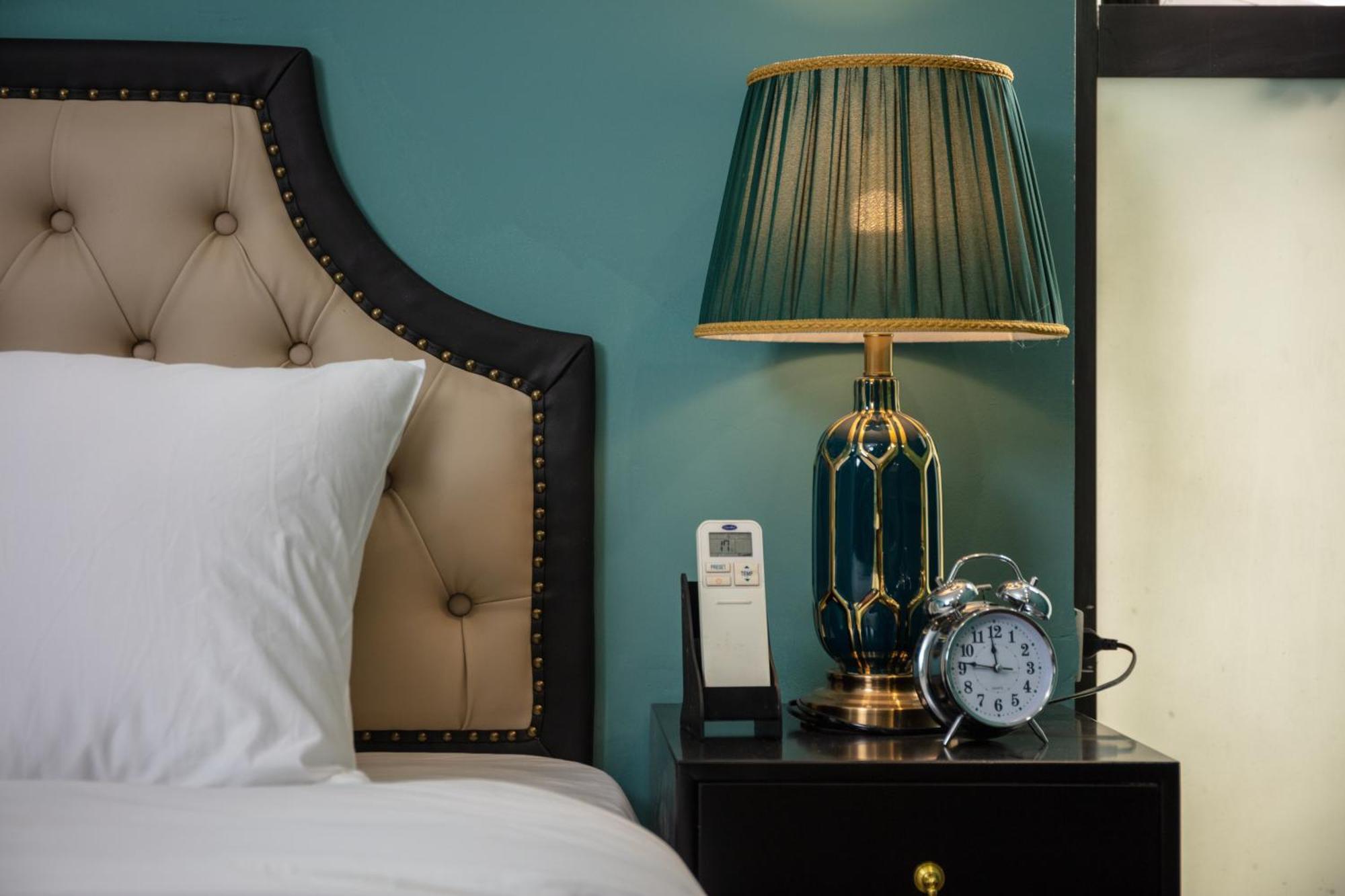 Madelise Palace Hotel & Travel Hanoï Extérieur photo