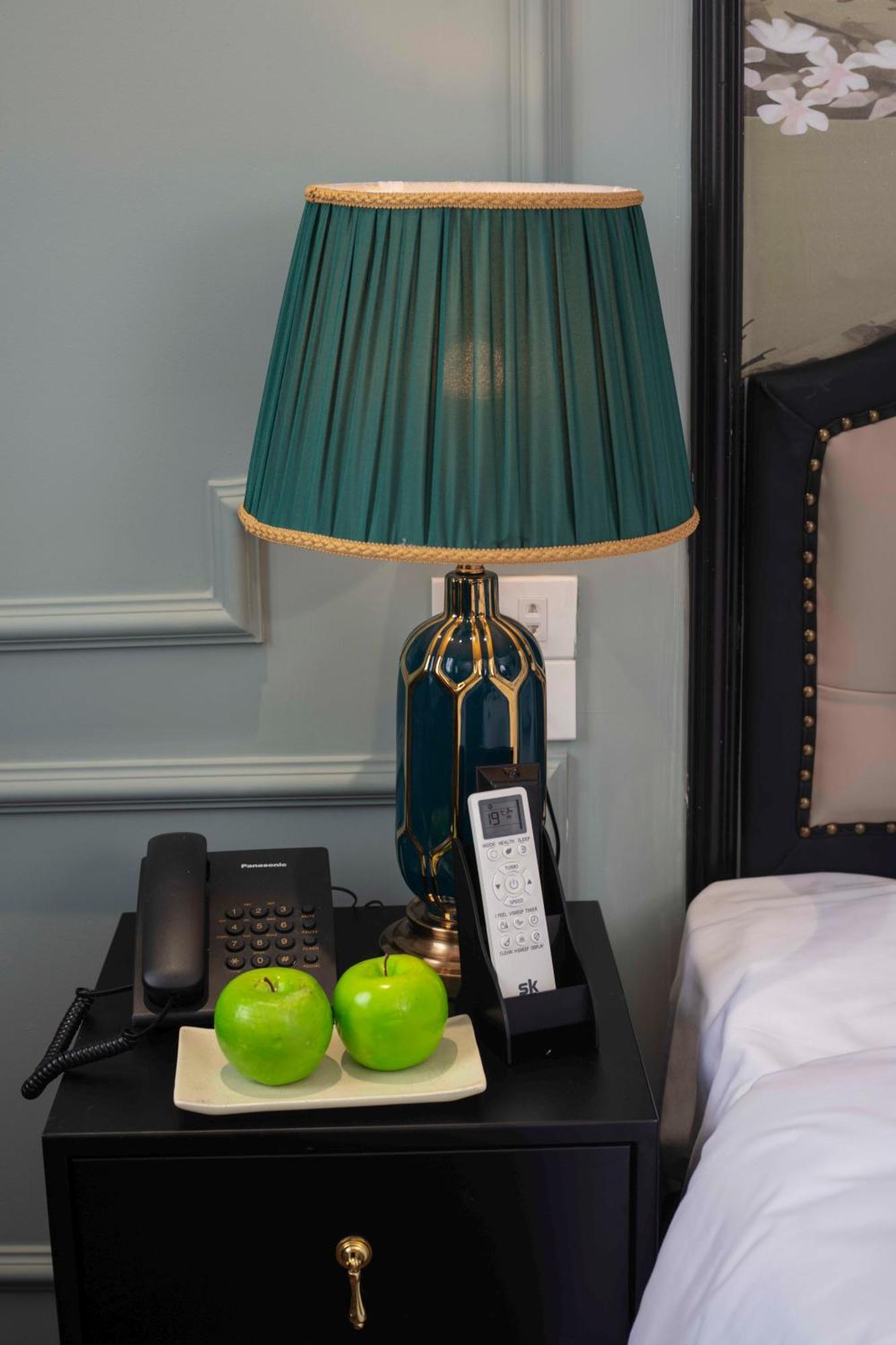 Madelise Palace Hotel & Travel Hanoï Extérieur photo